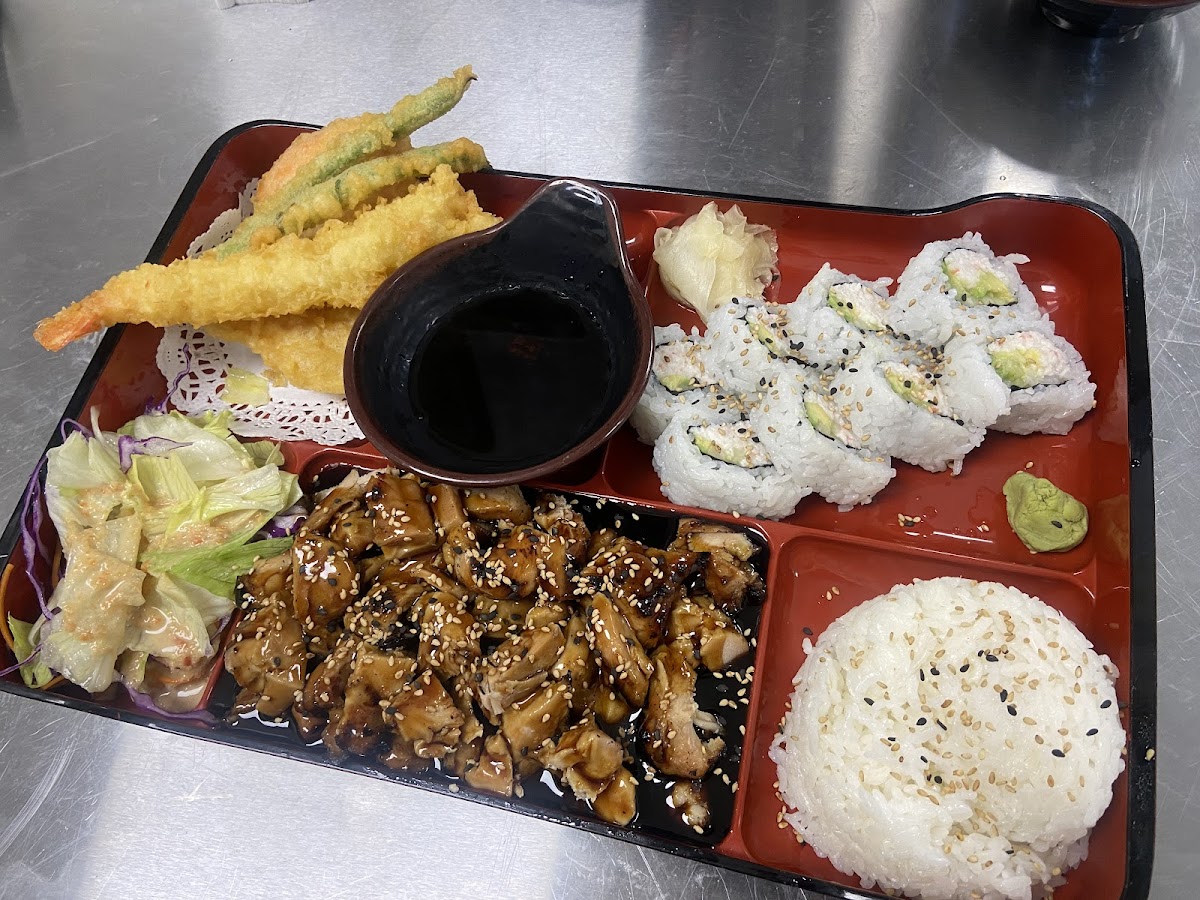 Sakana Sushi & Izakaya Photos 2